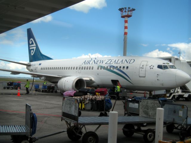 BOEING 737-300 (ZK-NGG) - 9/24/2007 at AKL