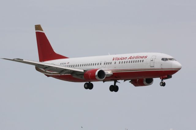 BOEING 737-400 (N742VA) - Vision Flight 701 (N742VA) arrives at Sarasota-Bradenton International Airport following a fligh from Gulfport-Biloxi International Airport