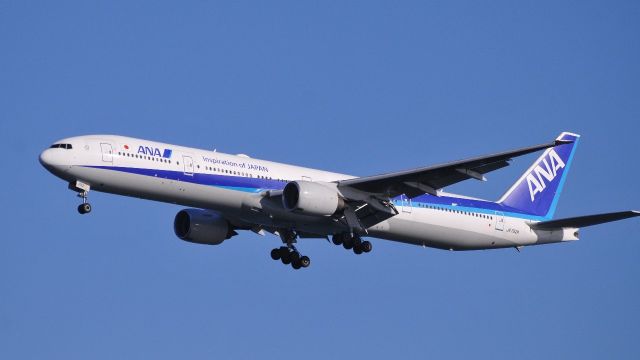 BOEING 777-300 (JA752A)