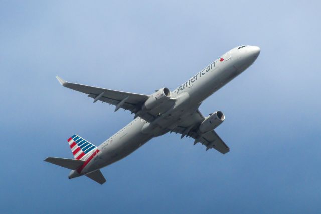 Airbus A321 (N907AA)