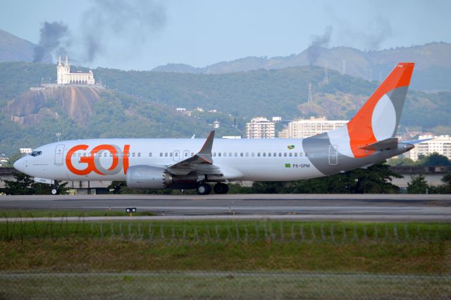 Boeing 737-700 (PS-GPM)