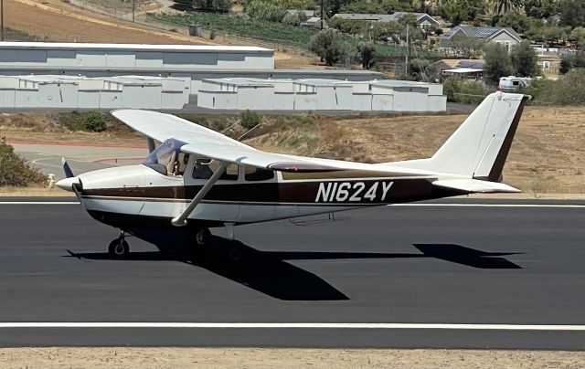 Cessna Skyhawk (N1624Y) - Fallbrook Air Park - 07/15/2022