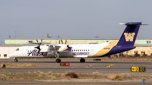 de Havilland Dash 8-400 (N435QX) - New revised UW scheme on the Q400