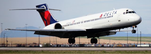 Boeing 717-200 (N975AT) - Arriving on 35L on 4-24-17 from Covington KY.