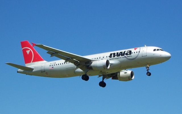 Airbus A320 (N377NW)