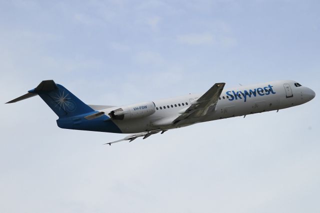 Fokker 100 (VH-FSW)