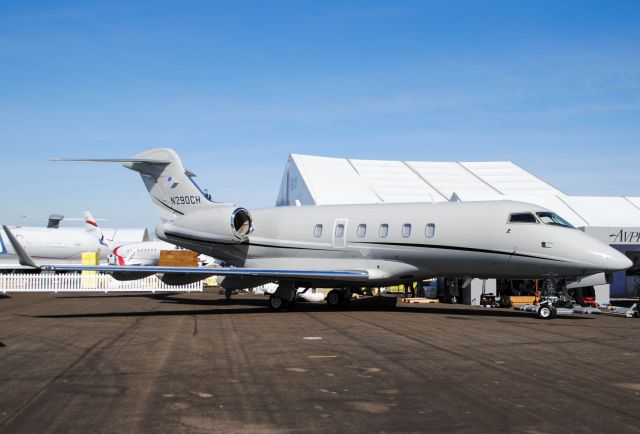 Bombardier Challenger 300 (N290CH)