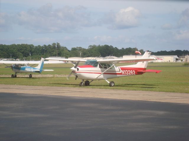 Cessna Skyhawk (N13262)