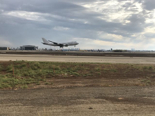 Boeing 747-200 (4X-ICA) - Landing on runaway 30