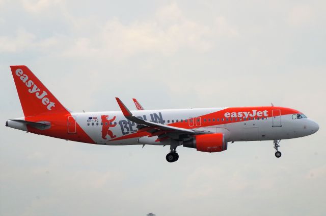 Airbus A320 (OE-IZQ) - STUTTGART - MALPENSA.