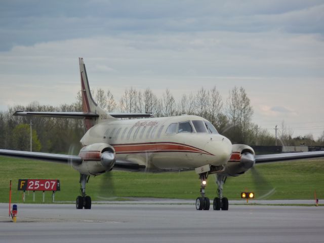 Fairchild Dornier SA-227DC Metro (C-FXUS) - taxing towards the terminal after landing on RWY# 07