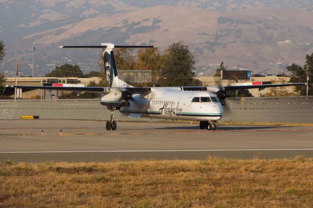 de Havilland Dash 8-400 (N421QX)