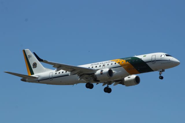 Embraer ERJ-190 (FAB2590) - Lisboa 17-06-2018