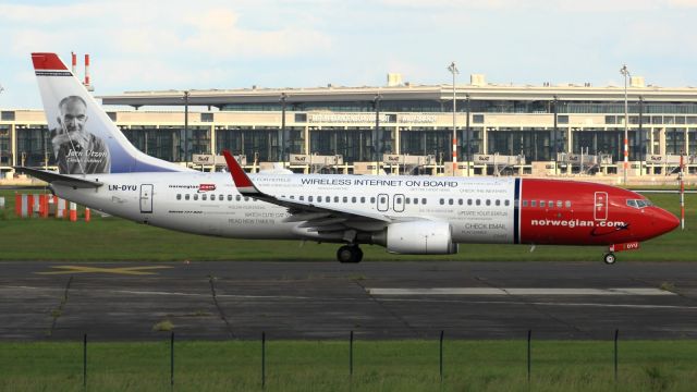 Boeing 737-800 (LN-DYU) - Internet on board