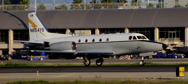 North American Sabreliner (N654YS)