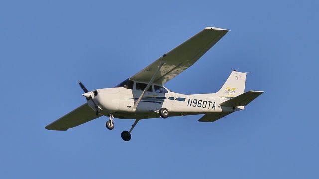 Cessna Skyhawk (N960TA)