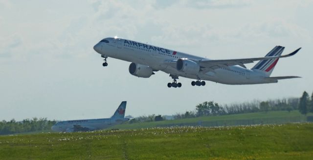 Airbus A350-900 (F-HTYC) - Shortly after taking off is this 2019 Air France Airbus 350-914 in the Spring of 2024. CYOW - LFPG