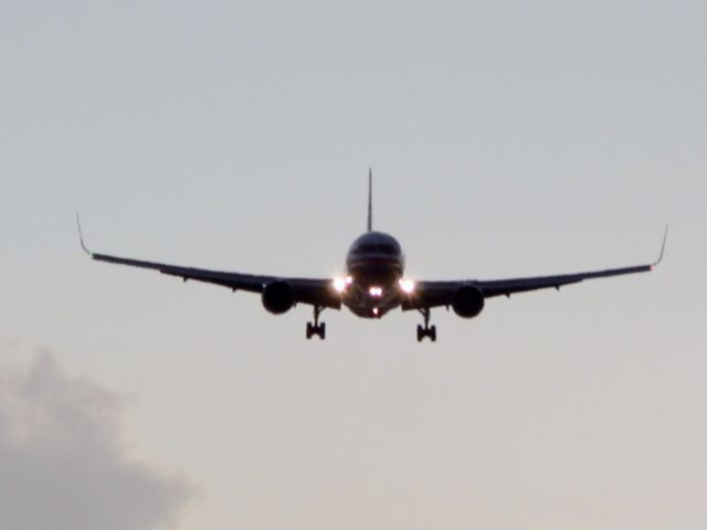 BOEING 767-300 (N397AN)