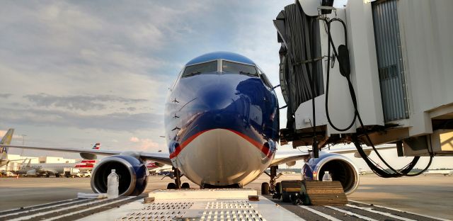 Boeing 737-700 (N714SY)