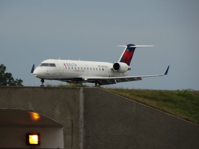 Canadair Regional Jet CRJ-200 —