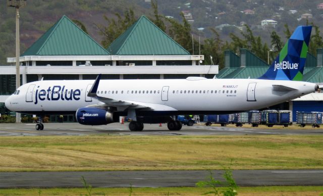 Airbus A321 (N983JT)