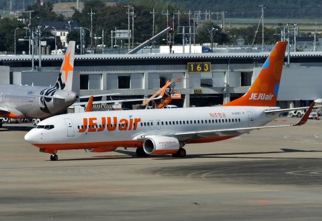 Boeing 737-800 (HL8061) - Taxing at NRT (2016/10/26)