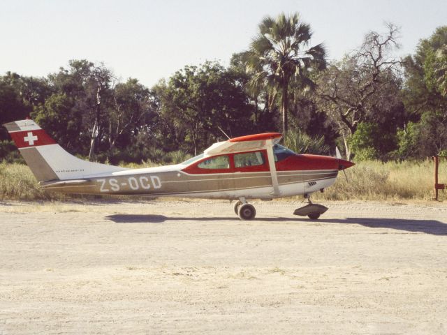 Cessna Skylane (ZS-OCD) - At the Vumbura strip. Photo taken in 1999.