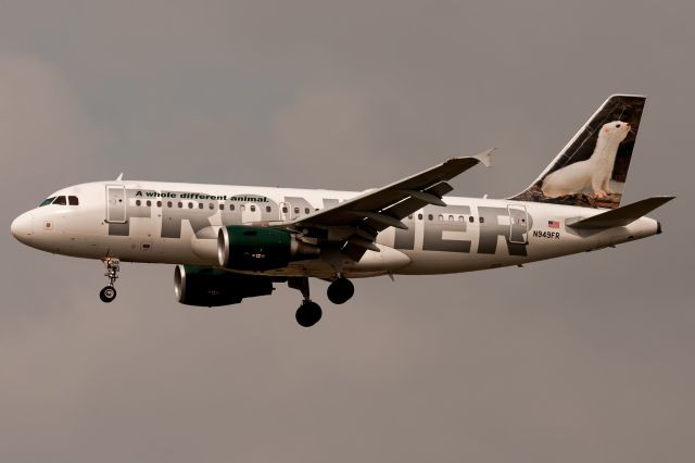 Airbus A319 (N949FR)