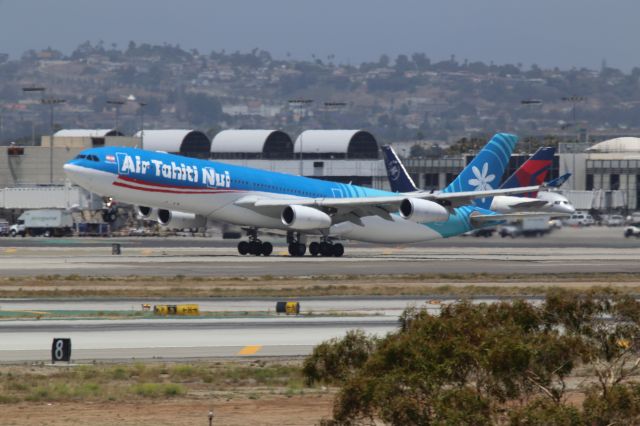 Airbus A340-300 (F-OLOV)