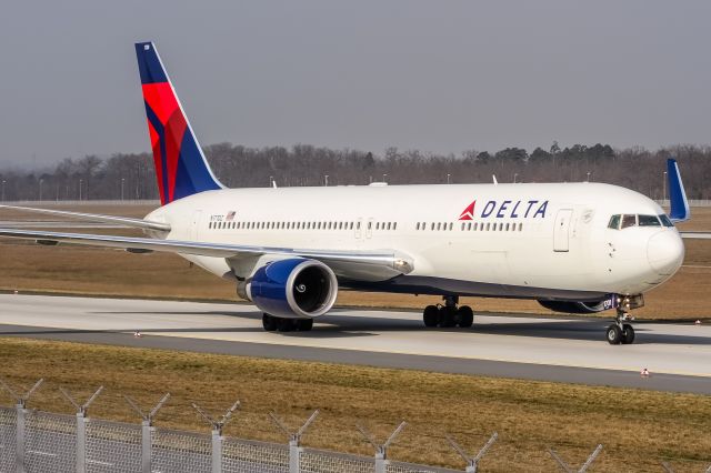 N171DZ — - N171DZ Delta Air Lines Boeing 767-332(ER)(WL) coming in from New York (KJFK) @ Frankfurt (EDDF) / 08.04.2015