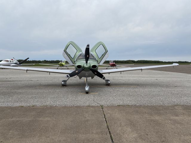 Cirrus SR-22 (N51FM)