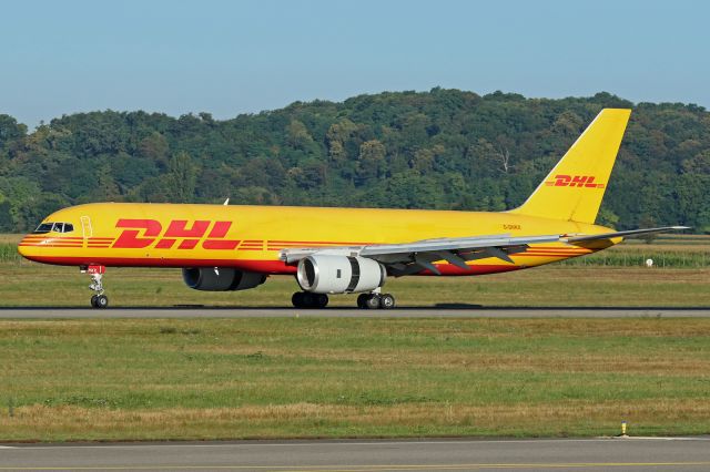 Boeing 757-200 (G-DHKX)