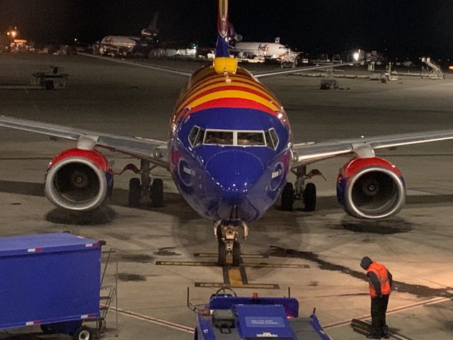 Boeing 737-700 (N955WN) - My Dad’s flight to KBUR