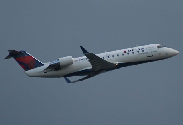 Canadair Regional Jet CRJ-200 (N857AS)