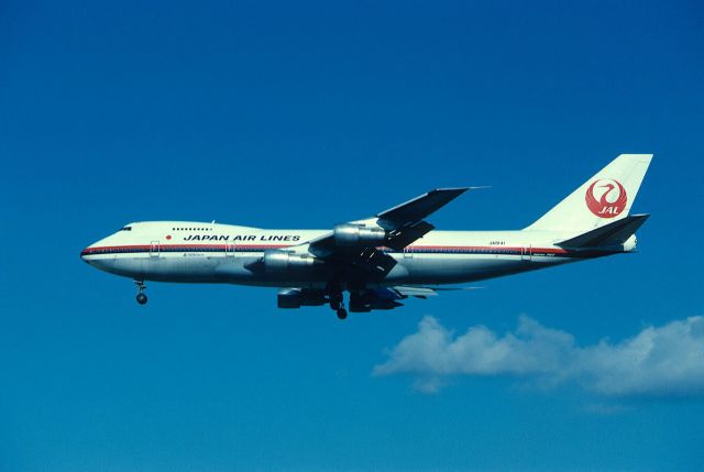 Boeing 747-200 (JA8141) - Final Approach to Narita Intl Airport Rwy34 on 1985.02/24