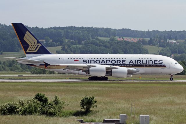 Airbus A380-800 (9V-SKN)