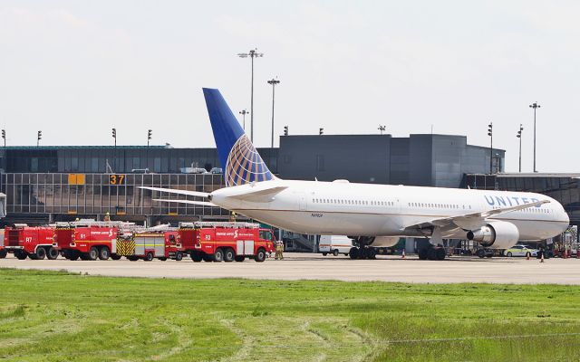 BOEING 767-400 (N69059) - united b767-424er n69059 diverting to shannon while routing heathrow to newark 23/5/18.