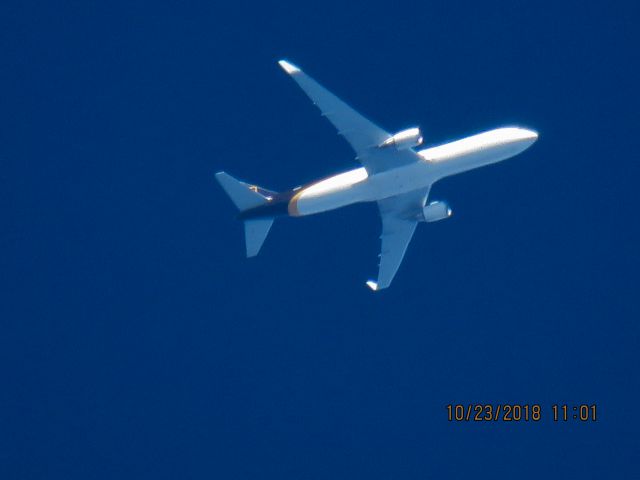 BOEING 767-300 (N352UP)