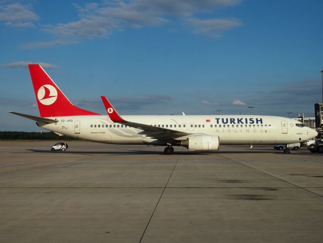 Boeing 737-800 (TC-JFG)