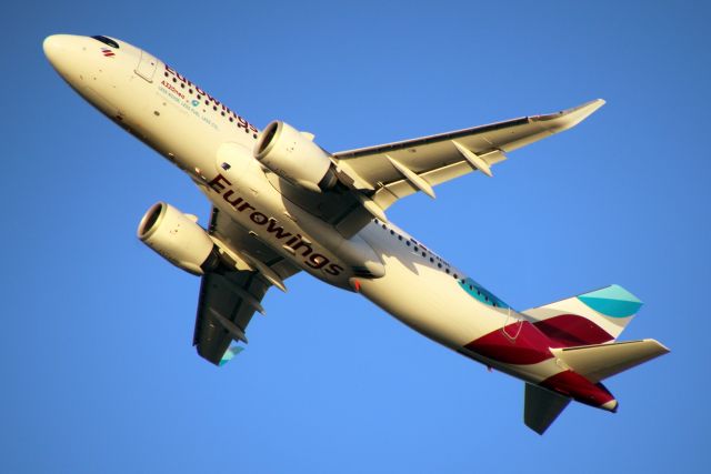 Airbus A320neo (D-AENC) - Airborne off rwy 27R on 31-Jan-23 operating flight EWG9465 to EDDL.