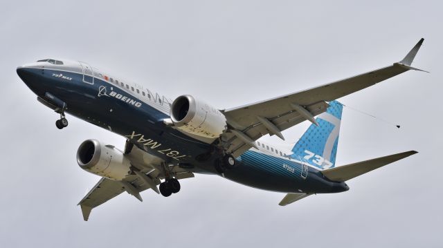 Boeing 737 MAX 7 (B7201S) - Boeing 737 MAX 7 on final for RWY 17L at Colorado Springs Airport. This is Boeings first and only 737 MAX 7, so far, and is still conducting flight testing prior to production. 