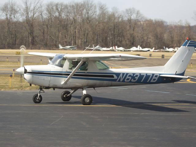 Cessna 152 (N6377B) - Taxiing in after landing runway 35.