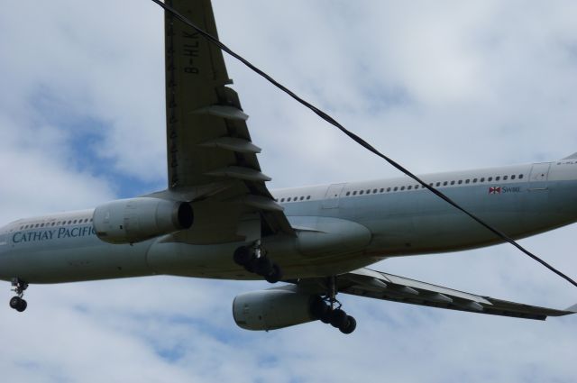 Airbus A330-300 —