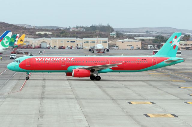 Airbus A321 (UR-WRJ)