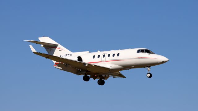 Hawker 800 (F-HFCS)