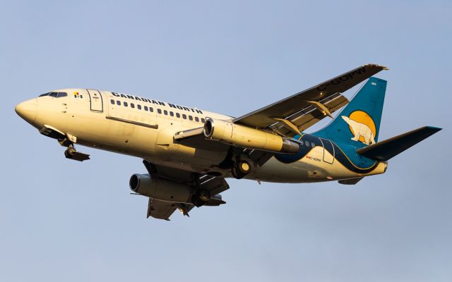 Boeing 737-200 (C-GOPW)