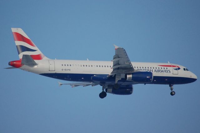 Airbus A320 (G-EUYE)