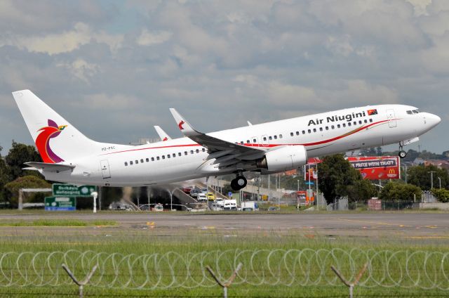 Boeing 737-800 (P2-PXC)