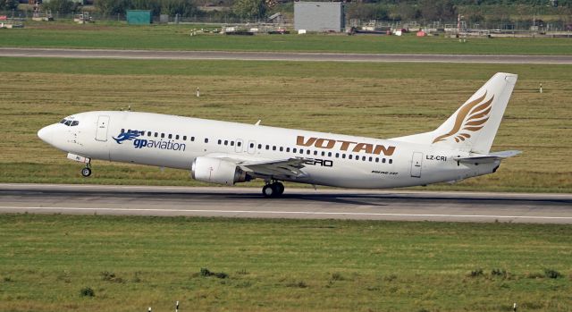 BOEING 737-400 (LZ-CRI) - take off at RWY 23L, DUS/EDDL, 10.Oct 2021