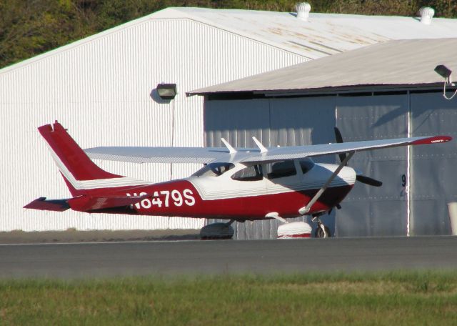 Cessna Skylane (N8479S) - Parked outside the hangers at Downtown Shreveport.